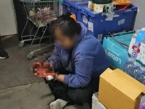 Bị khiển trách vì hút thuốc khi làm việc, nữ nhân viên đâm quản lý tử vong