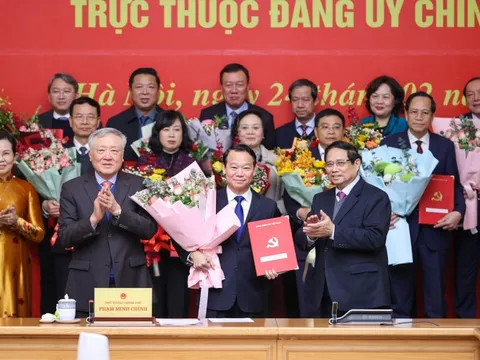 Thủ tướng trao Quyết định thành lập 15 đảng bộ trực thuộc Đảng uỷ Chính phủ