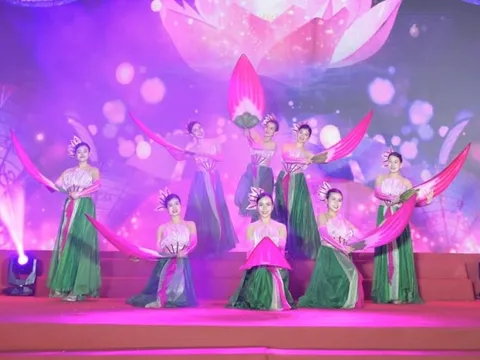 Biểu diễn nghệ thuật kỷ niệm 95 năm Ngày thành lập Đảng bộ thành phố Hà Nội