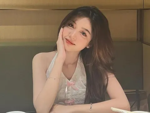 Nhan sắc “bạn gái mới” của Hoài Lâm gây chú ý