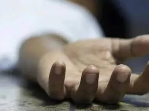 Nghi ngoại tình với vợ mình, người đàn ông đâm bạn tử vong