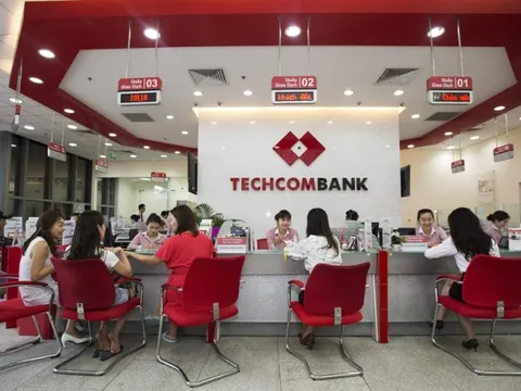 Có nên mua cổ phiếu TCB của Techcombank?
