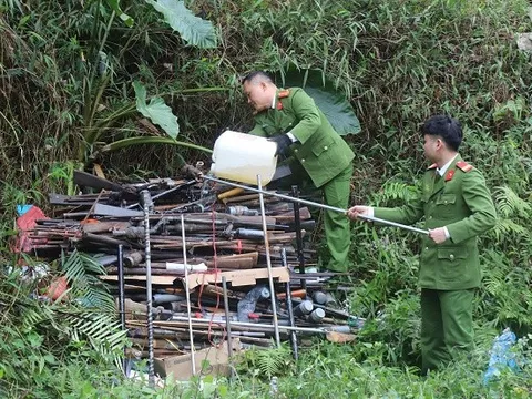 Thu giữ và tiêu hủy 304 khẩu súng cất giấu trái phép