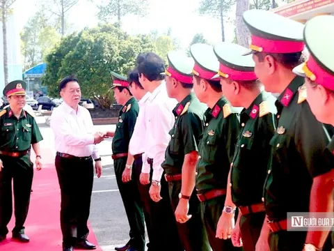 Trưởng Ban Tuyên giáo và Dân vận Trung ương thăm và chúc mừng Bệnh viện Quân y 120