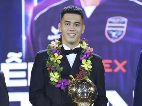 Tiến Linh làm điều bất ngờ sau khi giành Quả bóng Vàng Việt Nam 2024