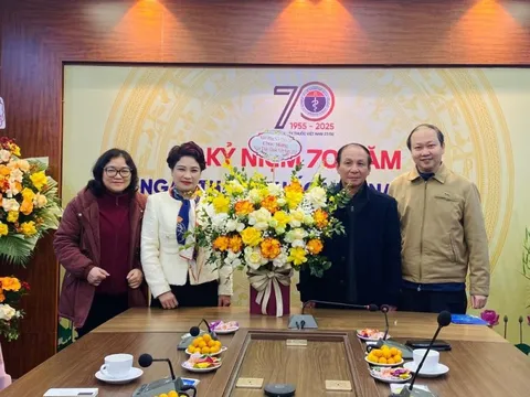 Báo Phụ nữ Thủ đô tri ân ngày Thầy thuốc Việt Nam 27/2