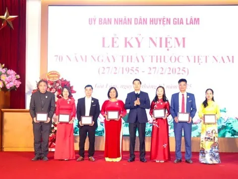 Huyện Gia Lâm tôn vinh những người thầy thuốc Việt Nam