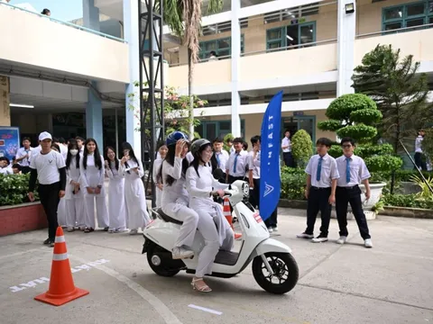 VinFast Motio "gây sốt", trở thành tâm điểm trong hành trình “Phủ Xanh Trường Học”