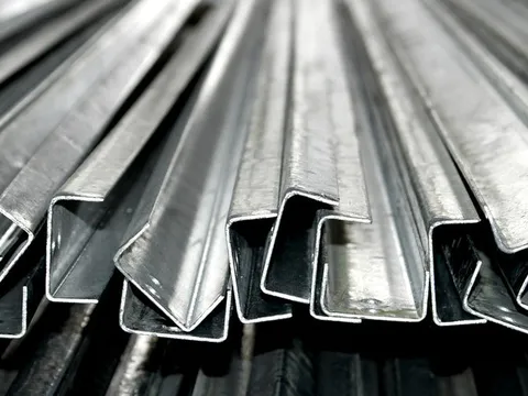 Thép mạ giá rẻ Trung Quốc 'đổ bộ', DN kiến nghị Bộ Công Thương bảo vệ thép trong nước