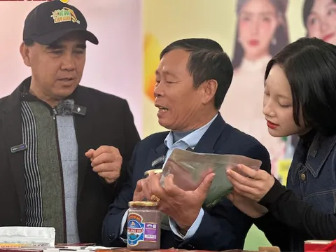 Quyền Linh, Diệp Lâm Anh, Hoa hậu Bùi Quỳnh Hoa livestream quảng bá đặc sản Thanh Hóa