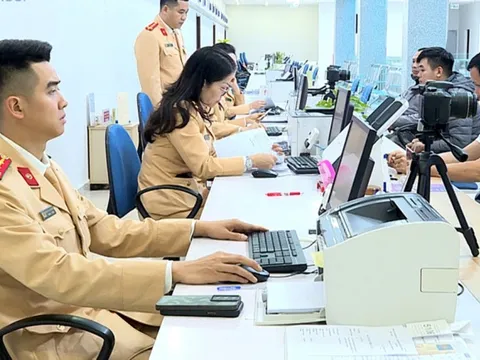 Quảng Ninh: 13 công an cấp xã tiếp nhận hồ sơ cấp, đổi giấy phép lái xe