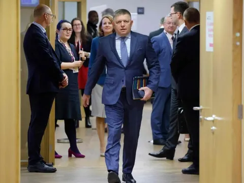 Slovakia tuyên bố sẽ ngừng viện trợ tài chính, quân sự cho Ukraine