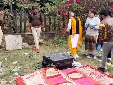 Phát hiện thi thể cô gái trong chiếc vali vứt bên đường cao tốc