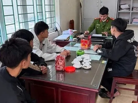 Xử lý nhóm thiếu niên chặt biển số xe máy của người dân, lên mạng khoe "chiến tích"