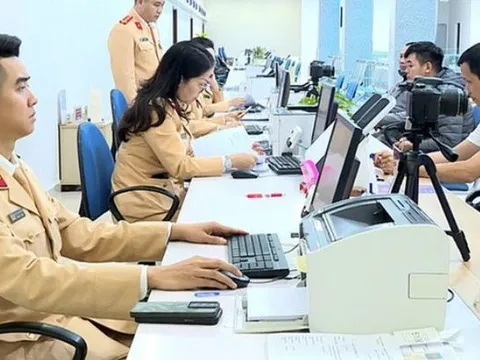 Từ ngày 8/3, công an tiếp nhận hồ sơ cấp đổi giấy phép lái xe cả ngày thứ Bảy
