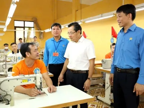 “Công nhân Việt Nam tiên phong bước vào kỷ nguyên mới”