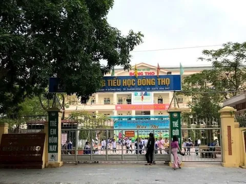 "Cắt xén" tiền ăn bán trú của học sinh, cựu hiệu trưởng bị khởi tố, đình chỉ công tác