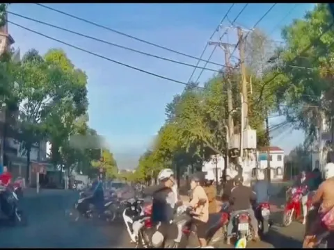 Đồng Nai: Xác minh nam thanh niên đi xe không biển số hành hung người đi đường