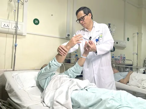 Lần đầu tiên tại Việt Nam phẫu thuật nội soi qua cung mày để bỏ khối u não