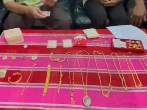 Người thu gom rác vô tình nhặt được túi vàng trị giá 1,5 tỷ đồng