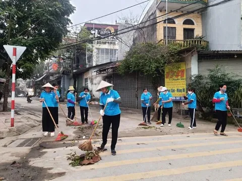 Hơn 1.000 phụ nữ Sơn Tây ra quân tổng vệ sinh môi trường