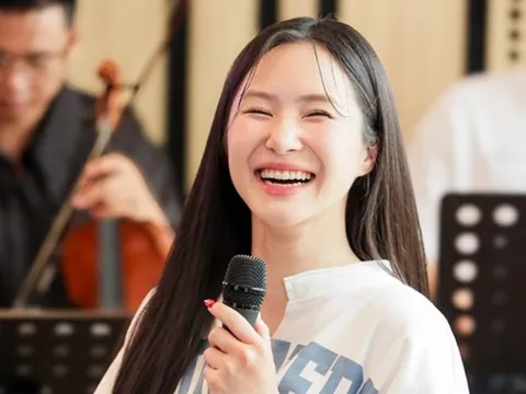 Bất ngờ khi ca sĩ Hương Tràm làm "cô dâu" bên cạnh Anh Tú