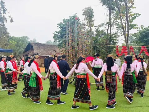 ‘Tuổi trẻ với văn hóa truyền thống’ tại Làng Văn hóa – Du lịch các dân tộc Việt Nam