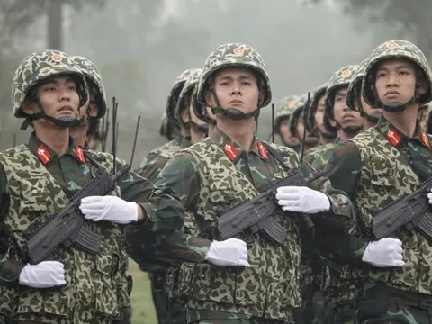 Hàng nghìn chiến sĩ hợp luyện diễu binh, diễu hành kỷ niệm 50 năm Giải phóng miền Nam