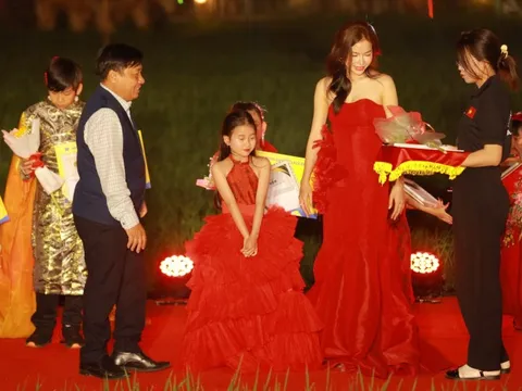 Model nhí Phan Mai Mỹ Duyên và câu chuyện chinh phục sàn diễn Fashion show Hồn Việt 2025