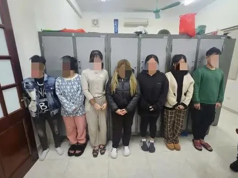 Vụ thiếu nữ 17 tuổi bị đánh hội đồng giữa đường: Khởi tố 2 đối tượng