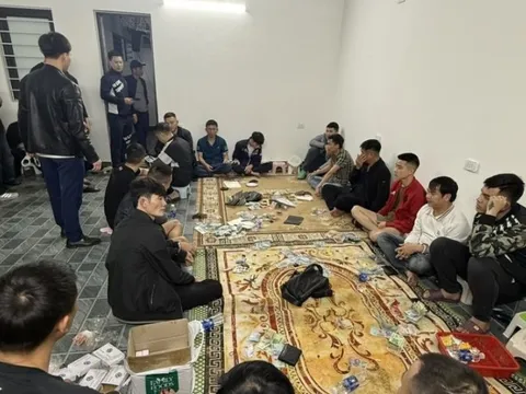 Bắt 28 đối tượng đánh bạc bằng hình thức xóc đĩa