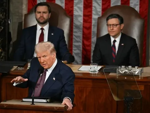 Ông Trump dịu giọng khi nói về ông Zelensky