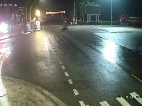 Nam thanh niên lái xe kẹp 3 tông thẳng tường rào, 2 người tử vong
