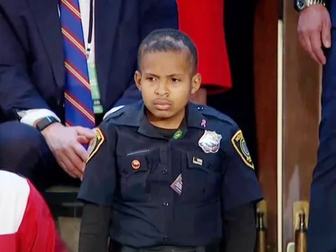 Vì sao Tổng thống Donald Trump "bổ nhiệm" cậu bé 13 tuổi làm đặc vụ?