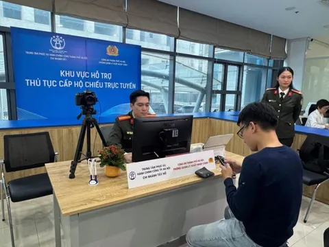Người dân Hà Nội có thêm một điểm cấp hộ chiếu online