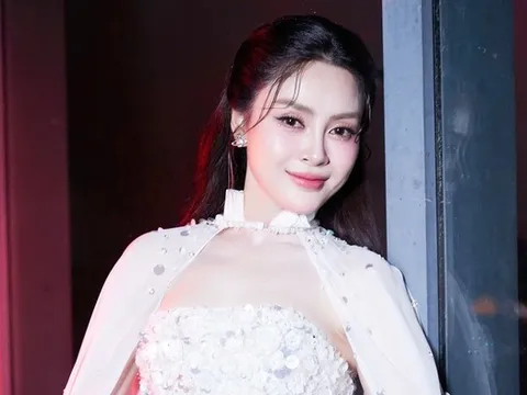 Hoa hậu Lý Kim Thảo khoe nhan sắc "thần tiên tỷ tỷ"