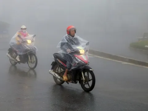 Mưa nồm ẩm, không khí lạnh "lạ thường" ở miền Bắc kéo dài đến bao giờ?