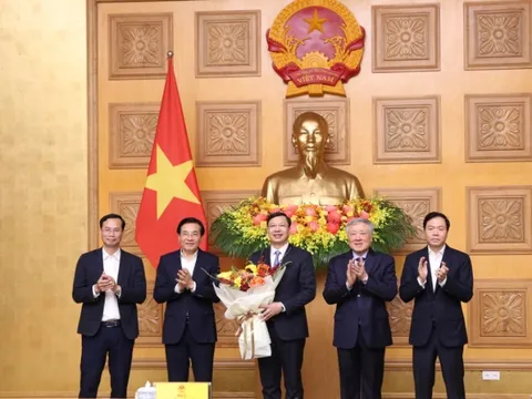Trao quyết định bổ nhiệm Phó Chủ nhiệm Văn phòng Chính phủ