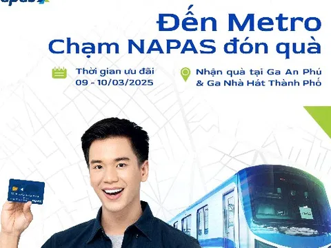 Chủ thẻ NAPAS đi Metro ‘xé túi mù’ nhận quà tặng bất ngờ