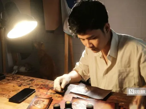 Nghề chạm khắc da thủ công giúp người trẻ thu nhập hàng trăm triệu mỗi năm