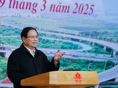 Thủ tướng chỉ đạo tháo gỡ "nút thắt", mục tiêu đạt ít nhất 3.000km cao tốc năm 2025