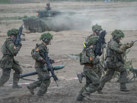 Các nước Baltic cảm thấy căng thẳng khi Mỹ đóng băng viện trợ Ukraine