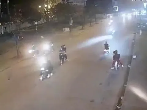 Bắt nhóm thanh thiếu niên dùng hung khí hỗn chiến khiến 2 người bị thương