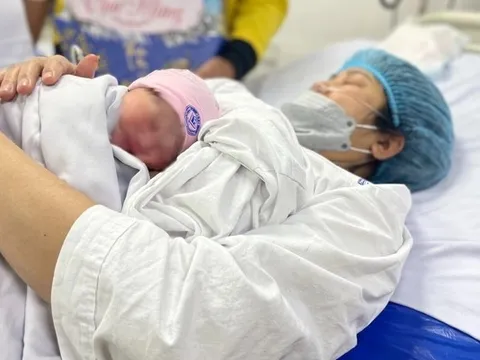 Lao động nữ sinh con thứ 2 có thể nghỉ thai sản tới 7 tháng