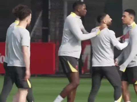 Lộ đoạn video về buổi tập căng thẳng của Liverpool trước đại chiến với PSG