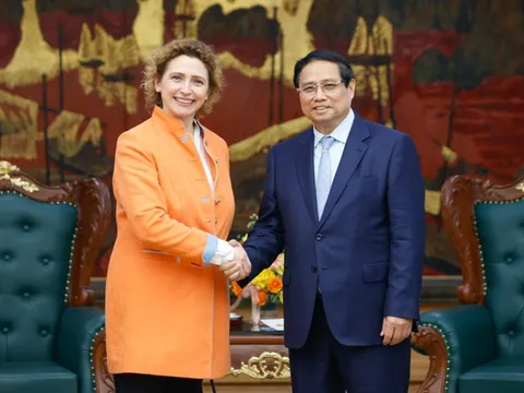 Ngân hàng Đầu tư châu Âu sẽ hỗ trợ Việt Nam phát triển các trung tâm tài chính