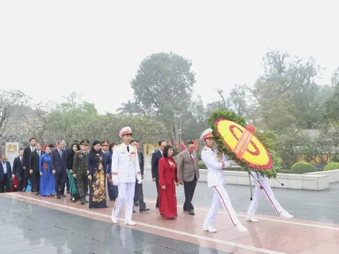 Lãnh đạo thành phố Hà Nội viếng Chủ tịch Hồ Chí Minh và các Anh hùng liệt sĩ
