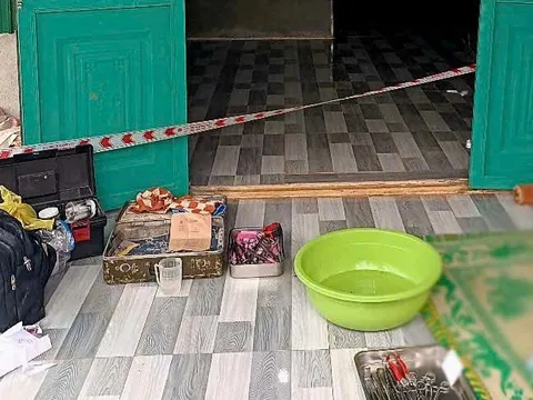 Bắt tạm giam đối tượng đâm chết vợ cũ chỉ vì đón con đi chơi mà không thông báo