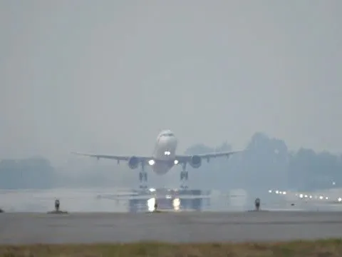 Hàng loạt sân bay bị ảnh hưởng bởi sương mù dày đặc