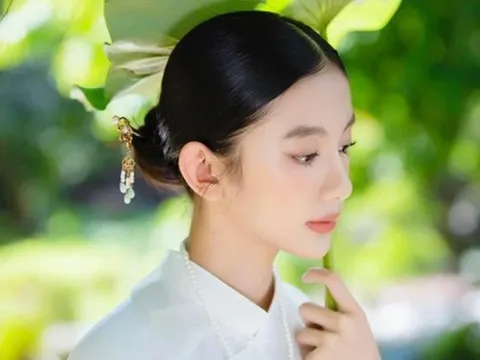 Con gái của Hoa hậu Ngọc Diễm khoe nhan sắc trong trẻo tuổi 15
